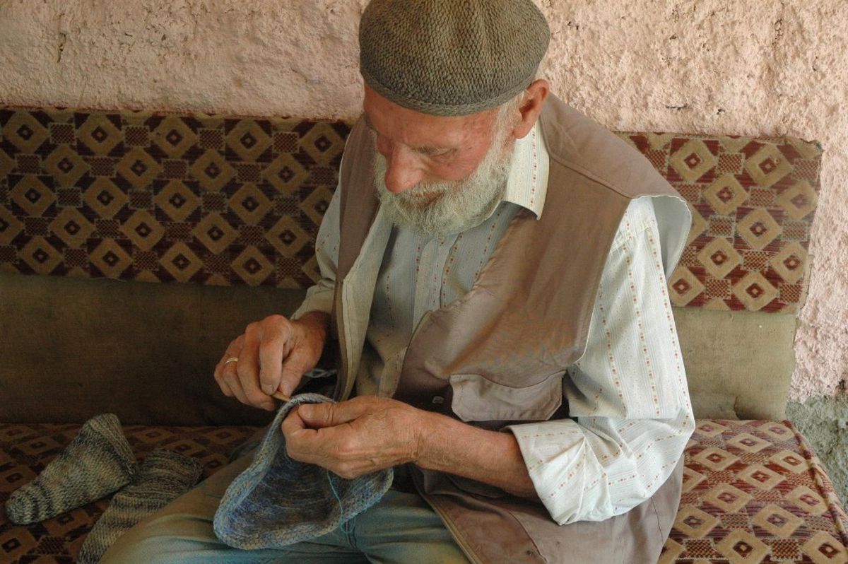 50 Yıldır Uyumayan Dedeye Çare Yok
