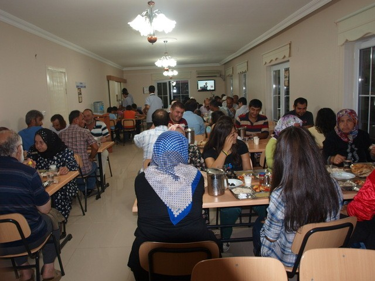 Ramazan Ayı Boyunca 300 Kişiye İftar Veriyorlar