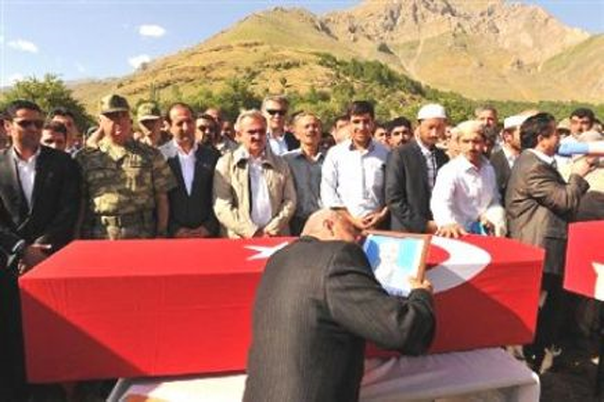 Şehit Korucular Toprağa Verildi