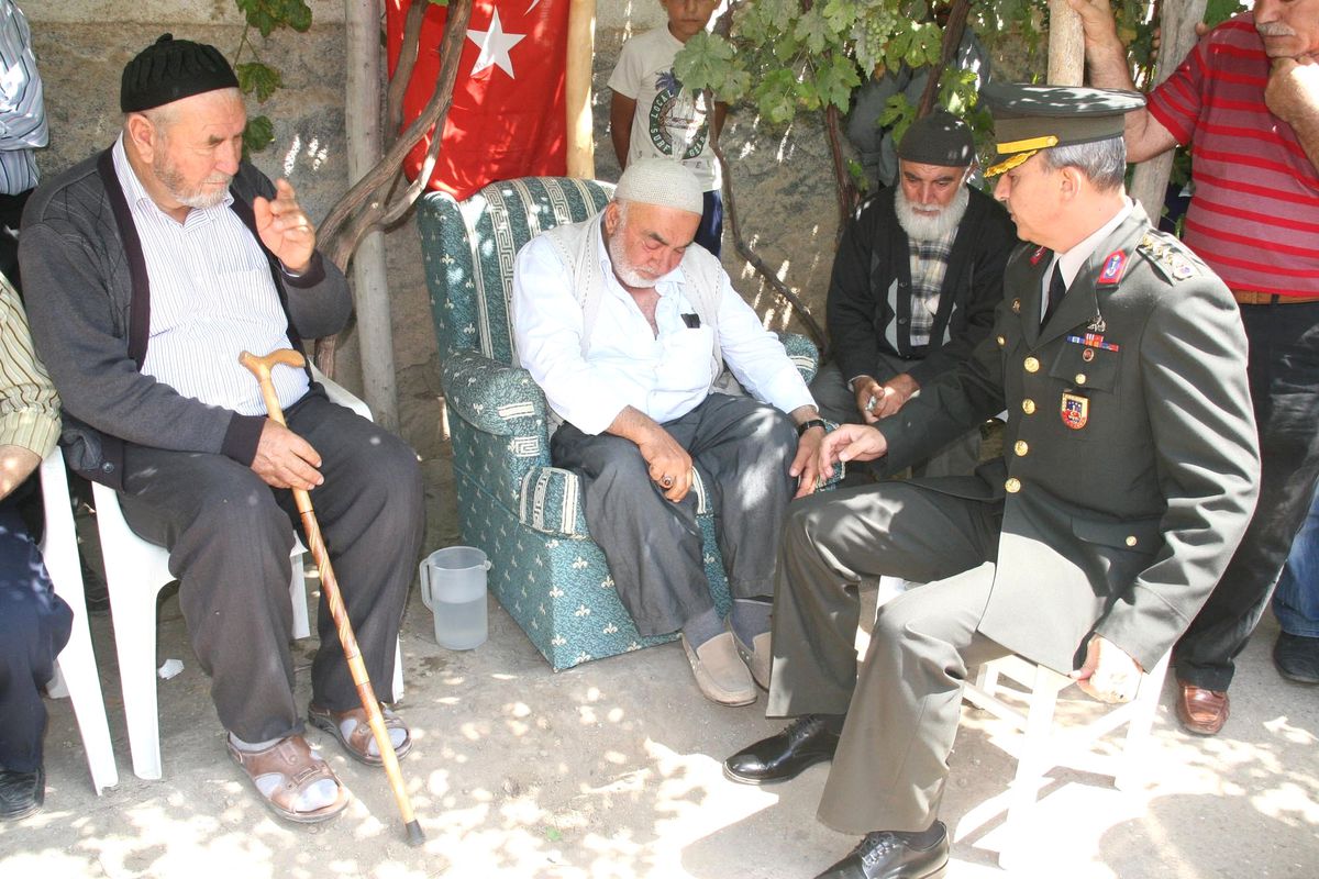 Şehit Uzman Çavuşun Baba Ocağına Ateş Düştü