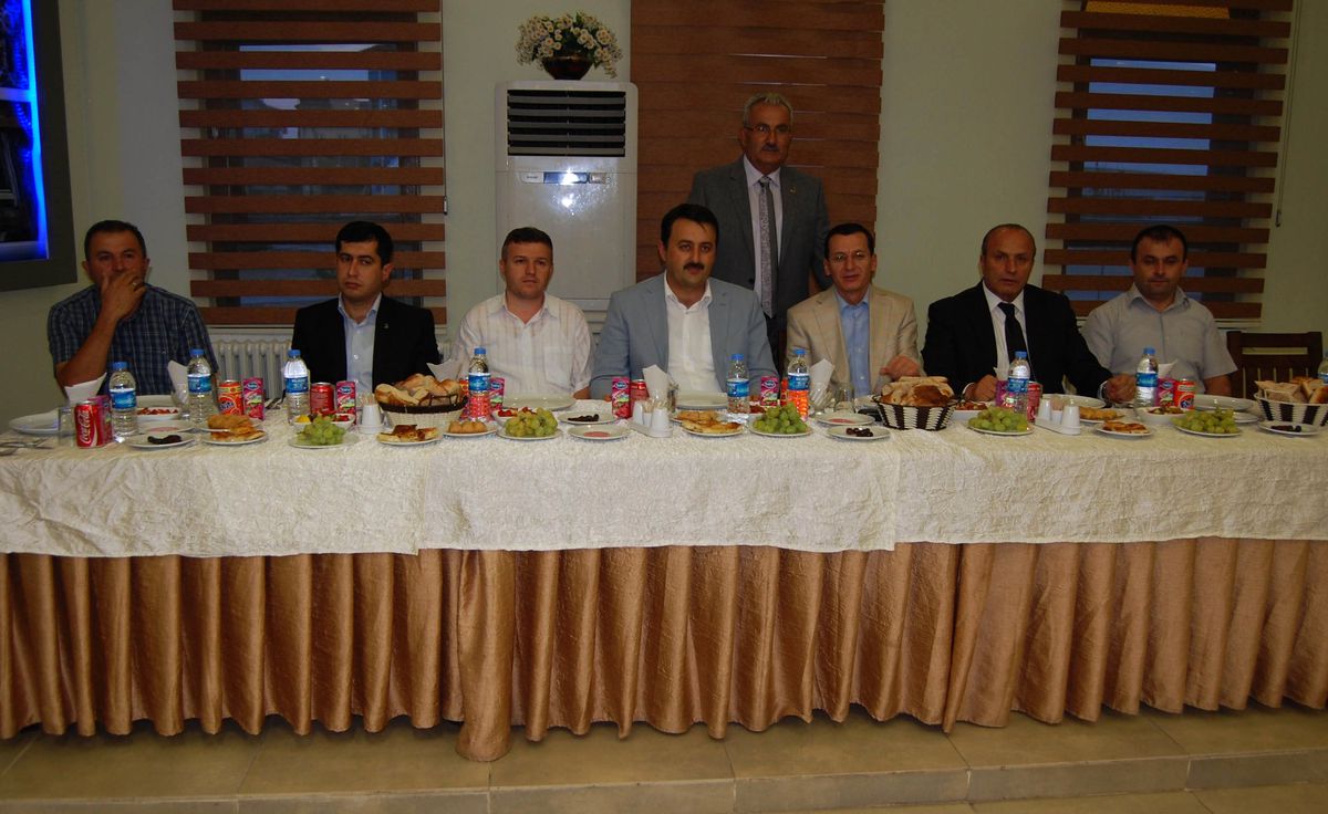 Taşköprü Muhtarlar Derneği\'nden İftar Yemeği