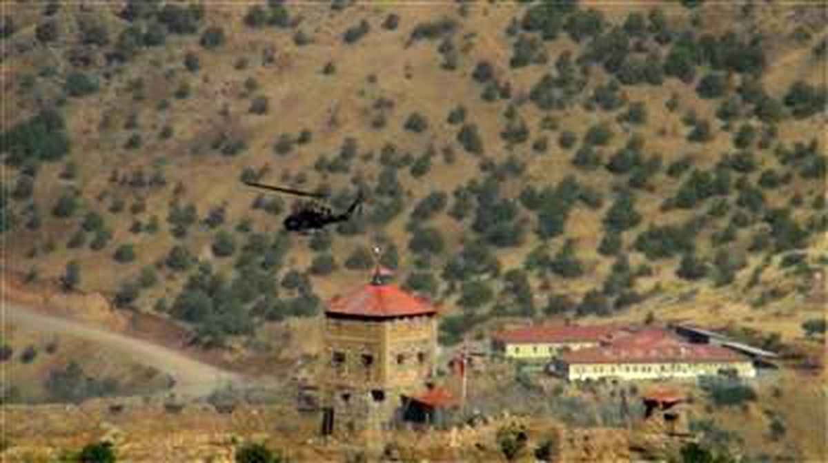 Teröristler Karakola Saldırdı