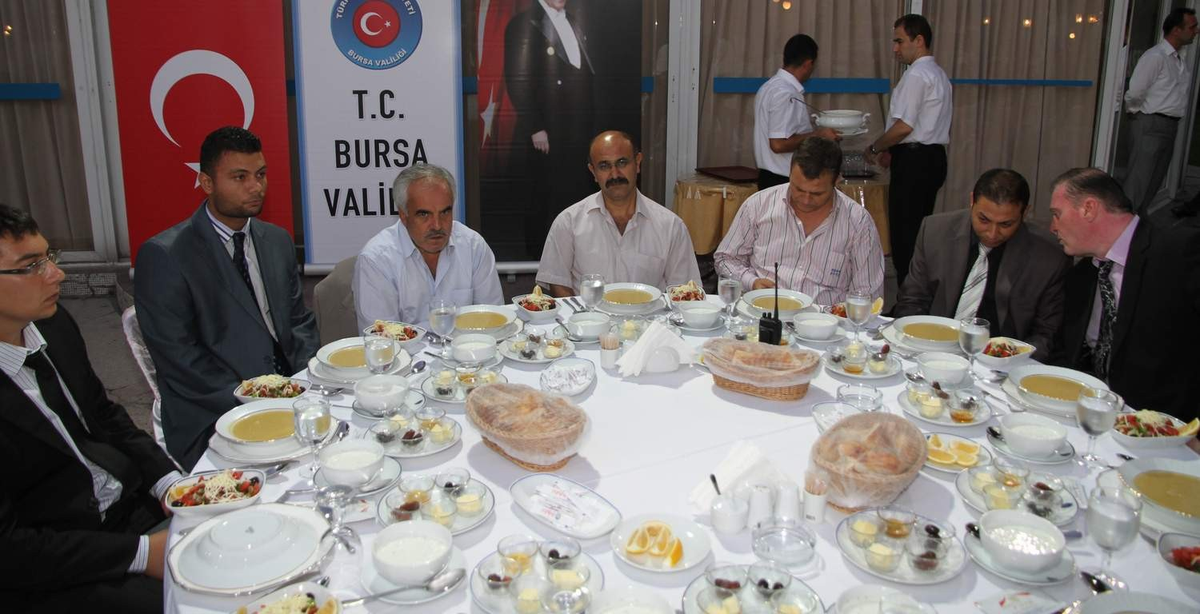 Valilikten Romanlara İftar
