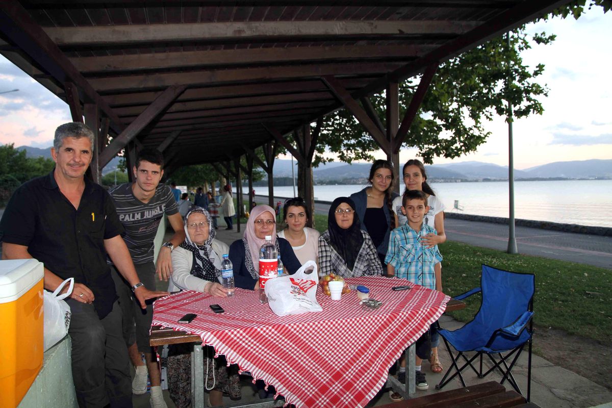 Vatandaşların Sahilde İftar Keyfi