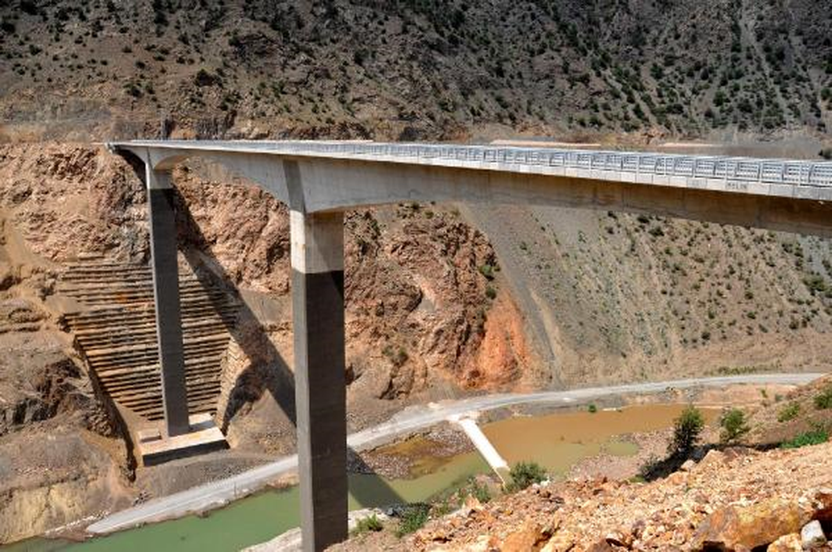 125 Metre Yüksekliğindeki Köprü Ulaşıma Açıldı