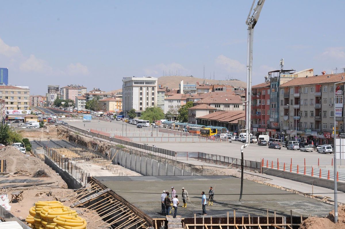 212 Araçlık Kapalı Otopark İnşaatı Devam Ediyor