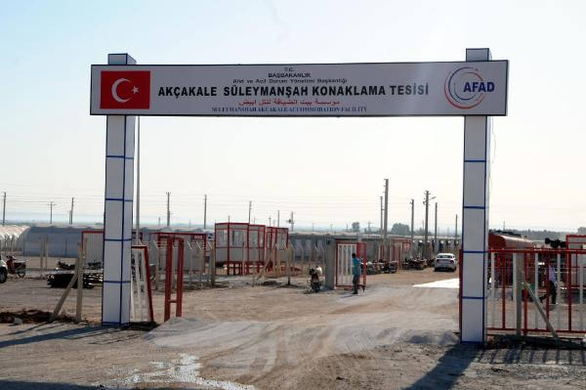 610 Suriyeli Akçakale\'deki Çadır Kente Yerleştirildi