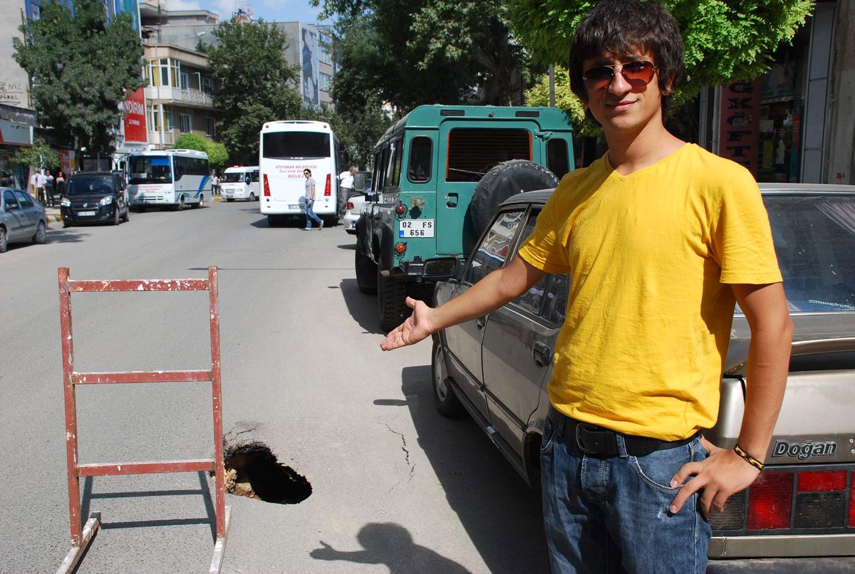 Adıyaman\'da Yol Çöktü