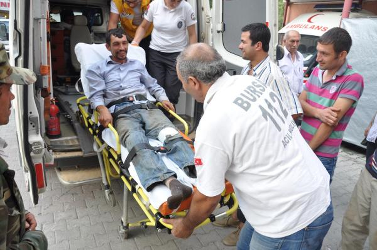 Ağaç Keserken Bacağını Kesti, Hastanede Güldü