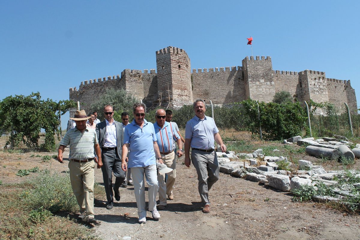 Bakan Günay Ayasuluk Kalesinde İncelemelerde Bulundu