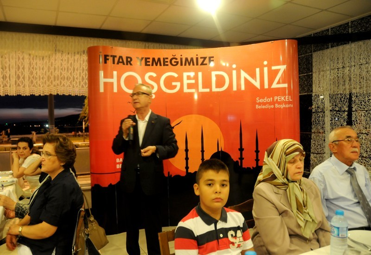 Bandırma Belediyesi Şehit ve Gazi Ailelerine İftar Yemeği Verdi
