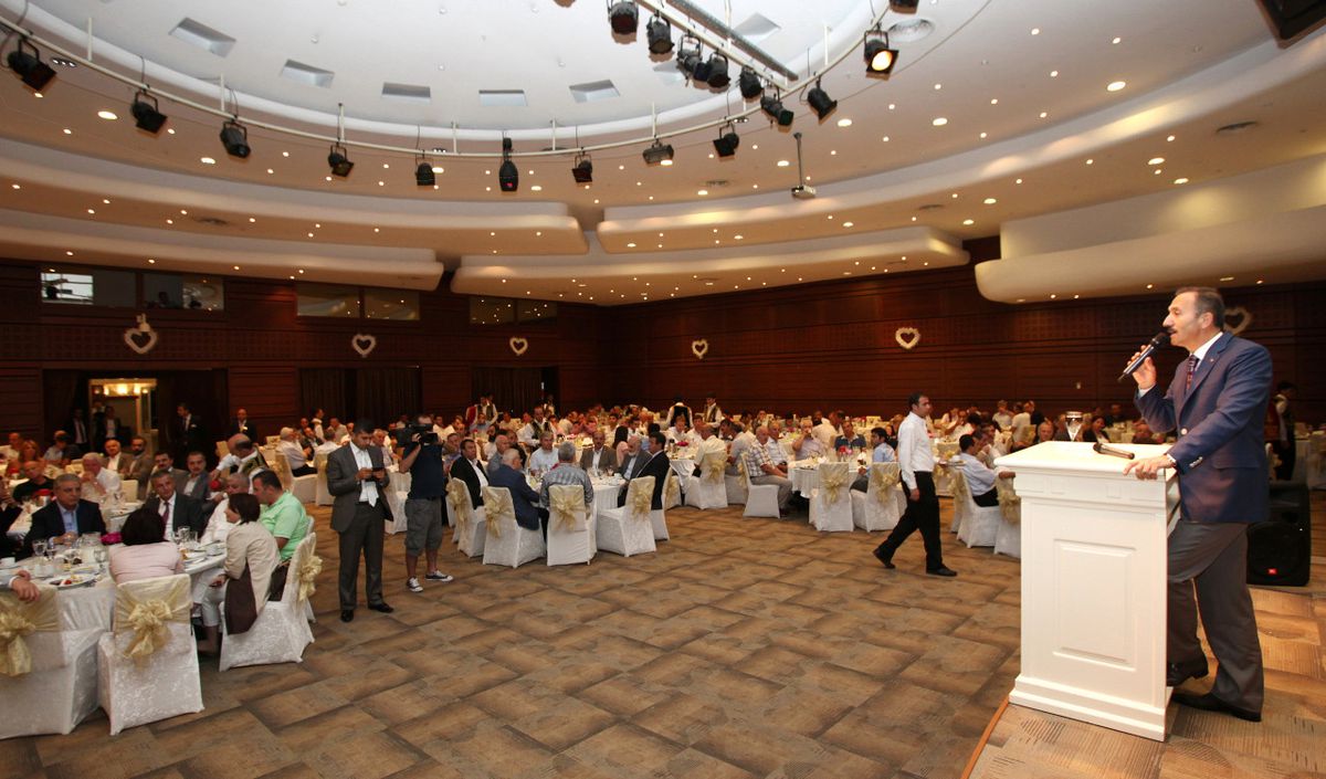 Başkan Yeniay, İşadamlarıyla İftarda Bir Araya Geldi