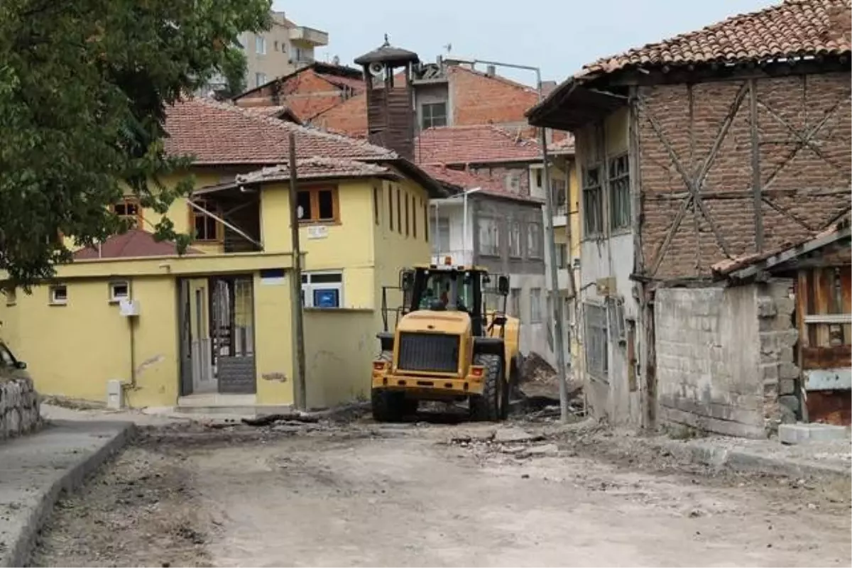 Belediye Ekipleri Alt Yapı Çalışmalarını Sürdürüyor