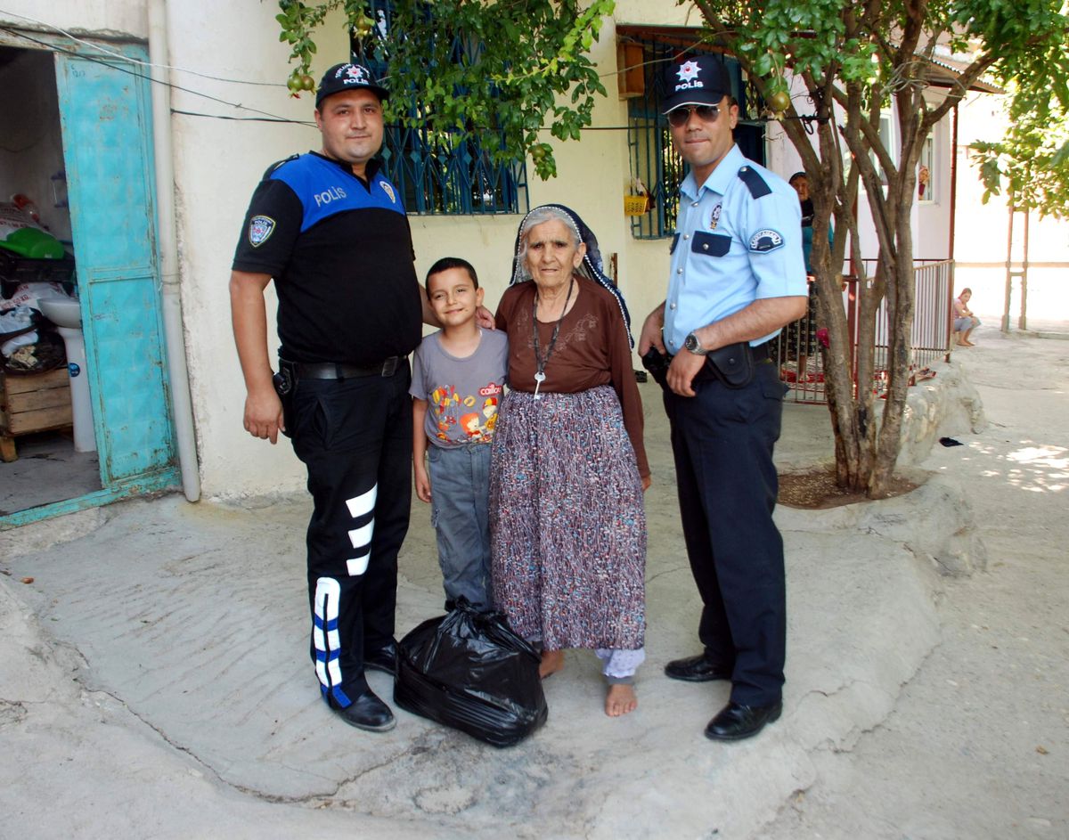 Besni Polisinden Ramazan Yardımı