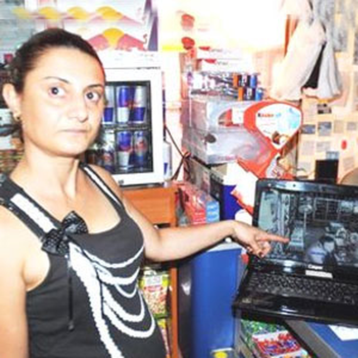 Bir Koli Yumurta ile Marketi Soydular