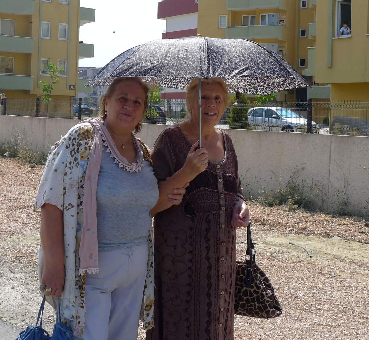 Bursalılar Sıcaktan Şemsiye Açtılar