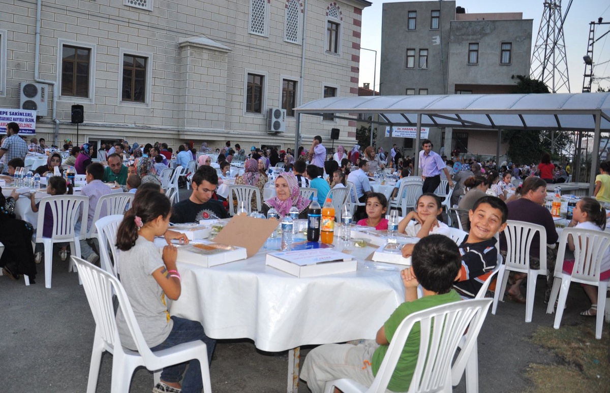 Belediyeden Bin 500 Kişiye İftar