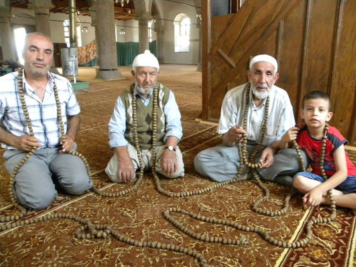 300 Yıllık 637 Taneli Tesbihe Bakım