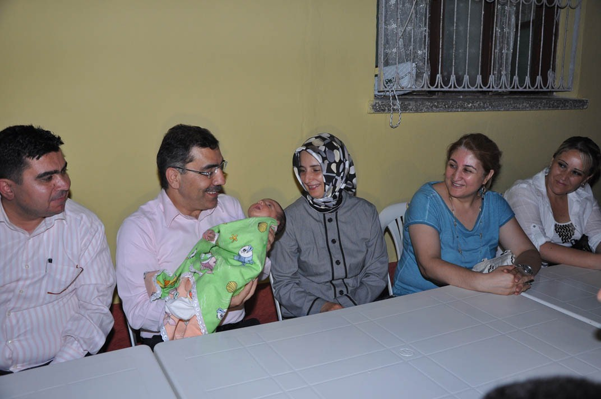 Çelikcan\'dan Bebek Sahibi Olan Aileye Ziyaret