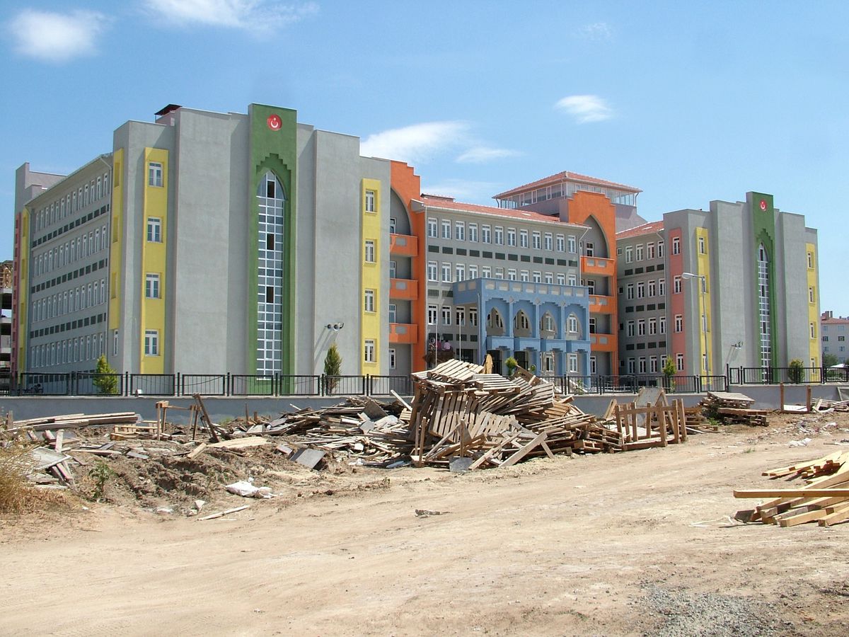 Çorlu\'da Yeni Açılan İmam Hatip Ortaokuluna Kayıtlar Başladı