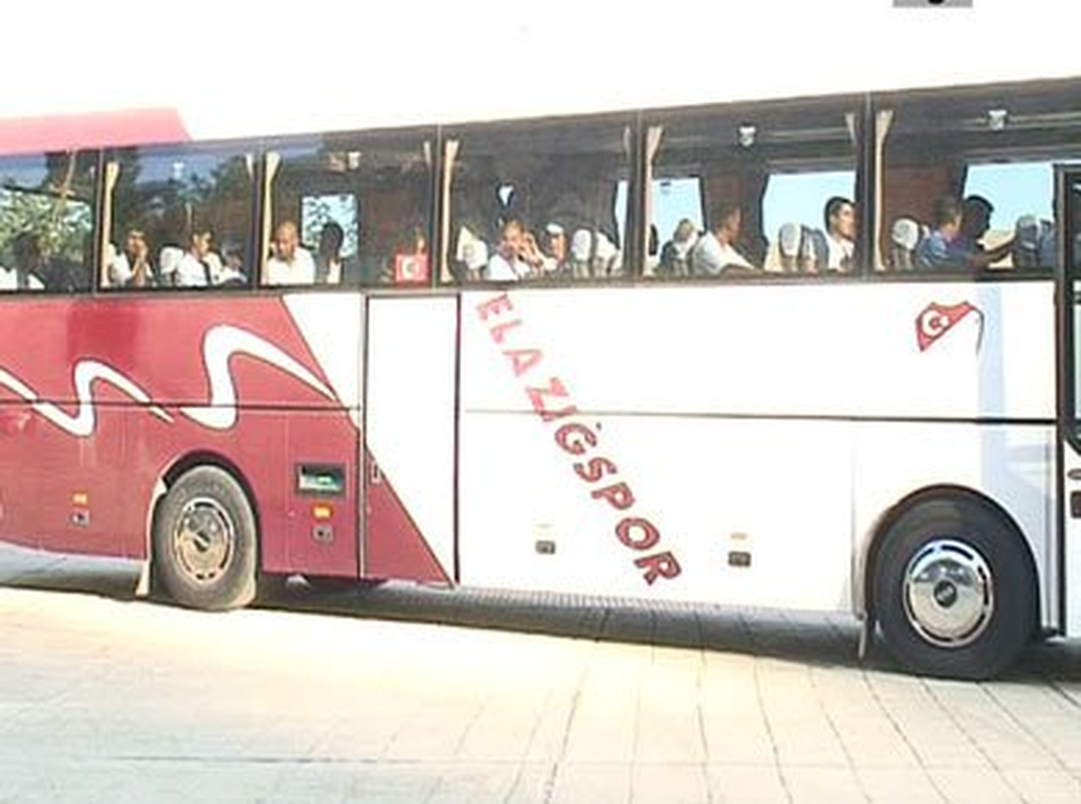 Elazığspor Takım Otobüsüne Saldırı