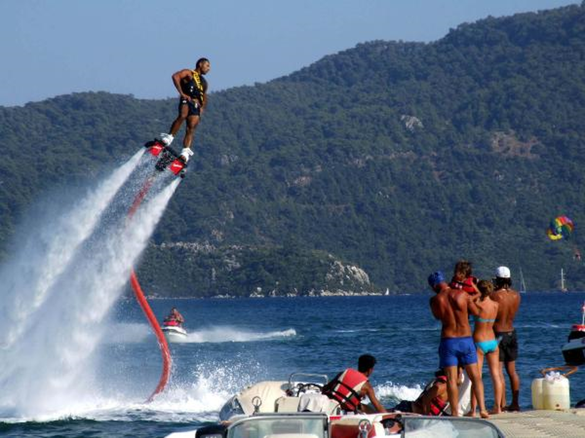Flyboard ile Denizde Dans Şov