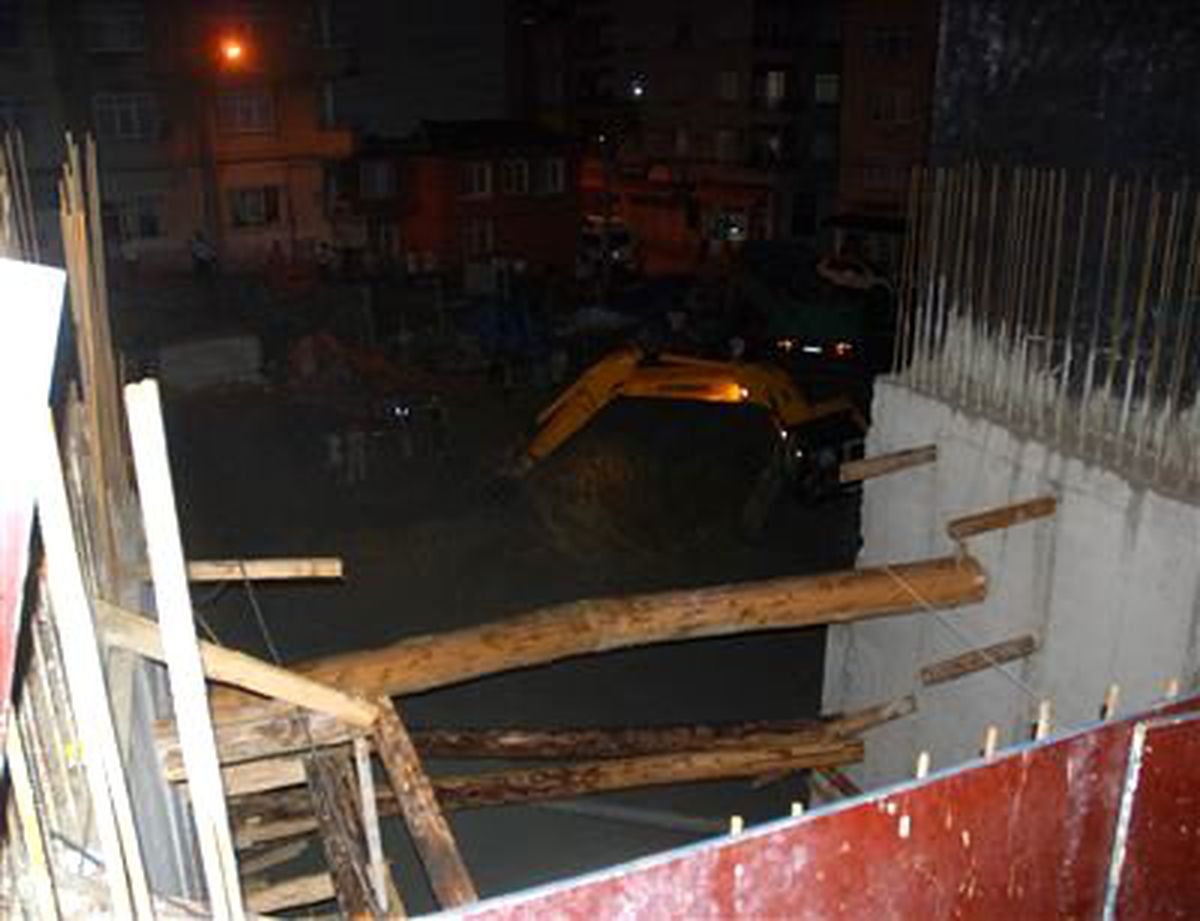 Gece Yarısı Evlerinden Çıkarıldılar
