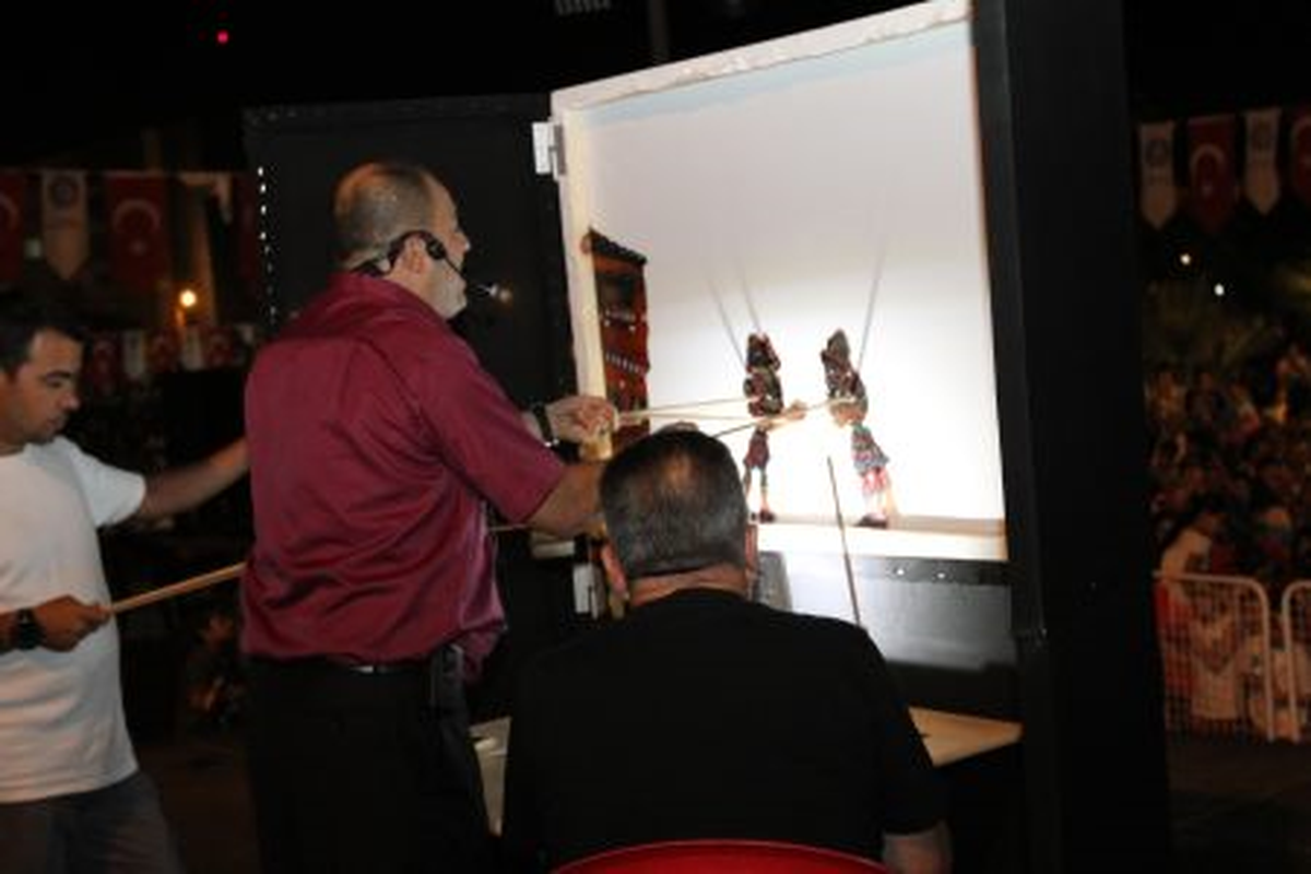 Hacivat Karagöz Kültürümüzü Yaşatıyor