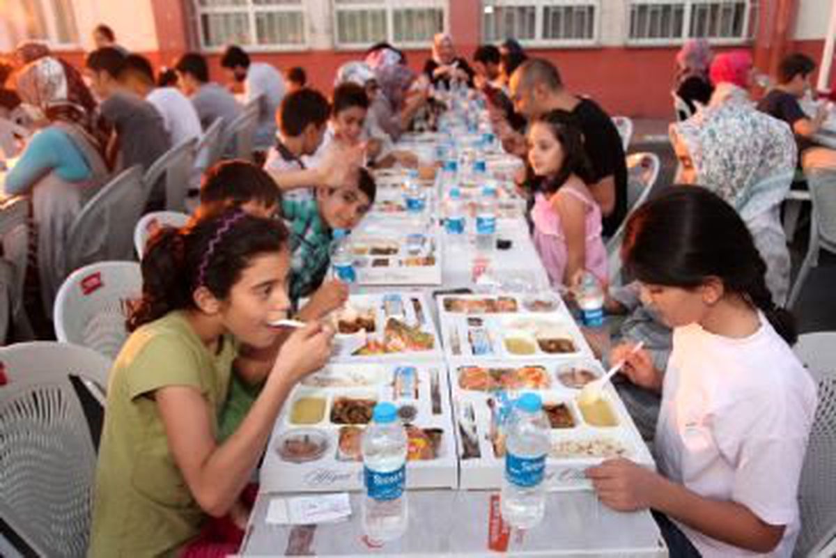 İki İlçe Halkı Aynı İftar Sofrasında
