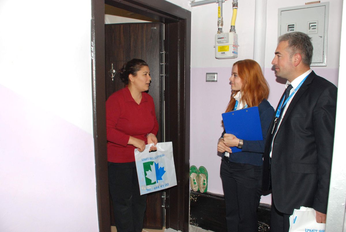 İzmit Belediyesi 35 Mahallede 74 Bin 130 Haneyi Ziyaret Etti
