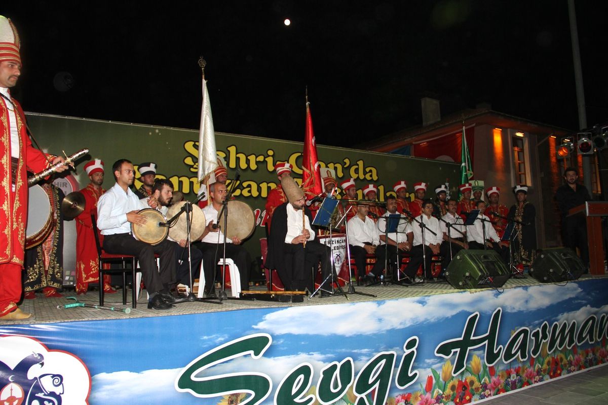 Mehter Eşliğinde İlahi Büyük Beğeni Topladı