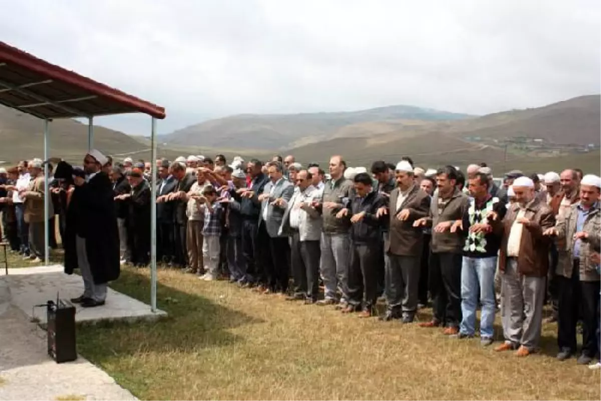 Meteoroloji Sel Uyarısı Yaptı, Aybastılılar Yağmur Duasına Çıktı