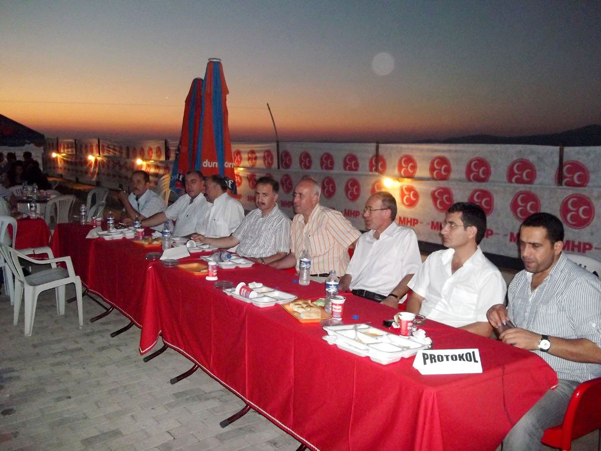 MHP Mudanya Ailesi İftar Yemeğinde Buluştu