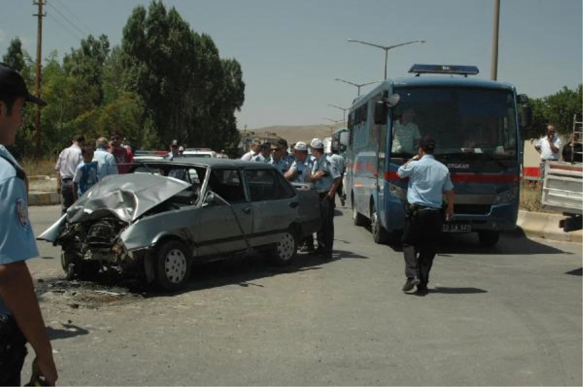 Muş\'ta Kazada Bir Polis Öldü, Arkadaşı Yaralandı