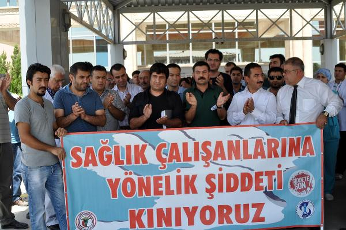 Polisten Dayak Yiyen Doktora Tavsiye; Elinizi Öpsün Olay Kapansın
