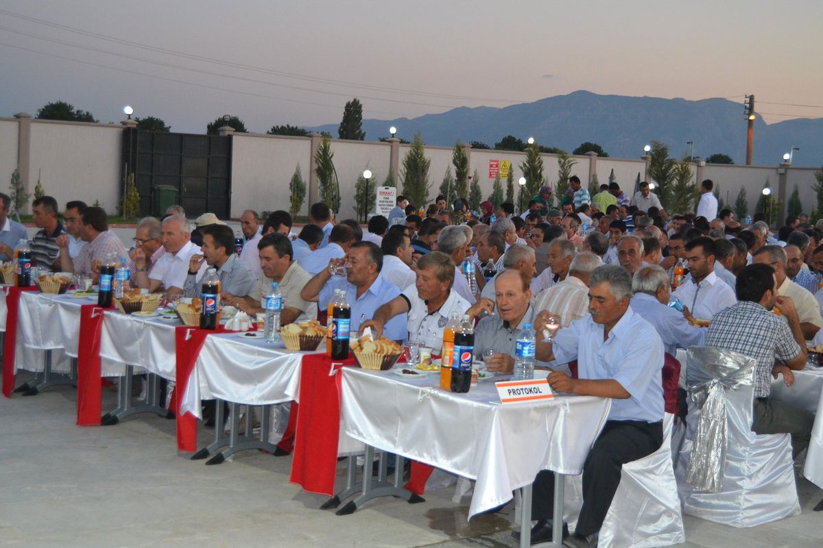 Saruhanlı AK Parti\'den İftar Yemeği