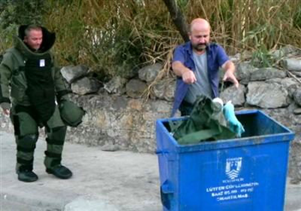Şüpheli Çantadan Giysi Çıktı