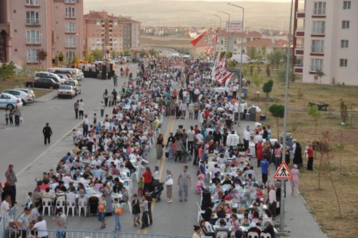 TOKİ\'de 5 Bin Kişiye İftar