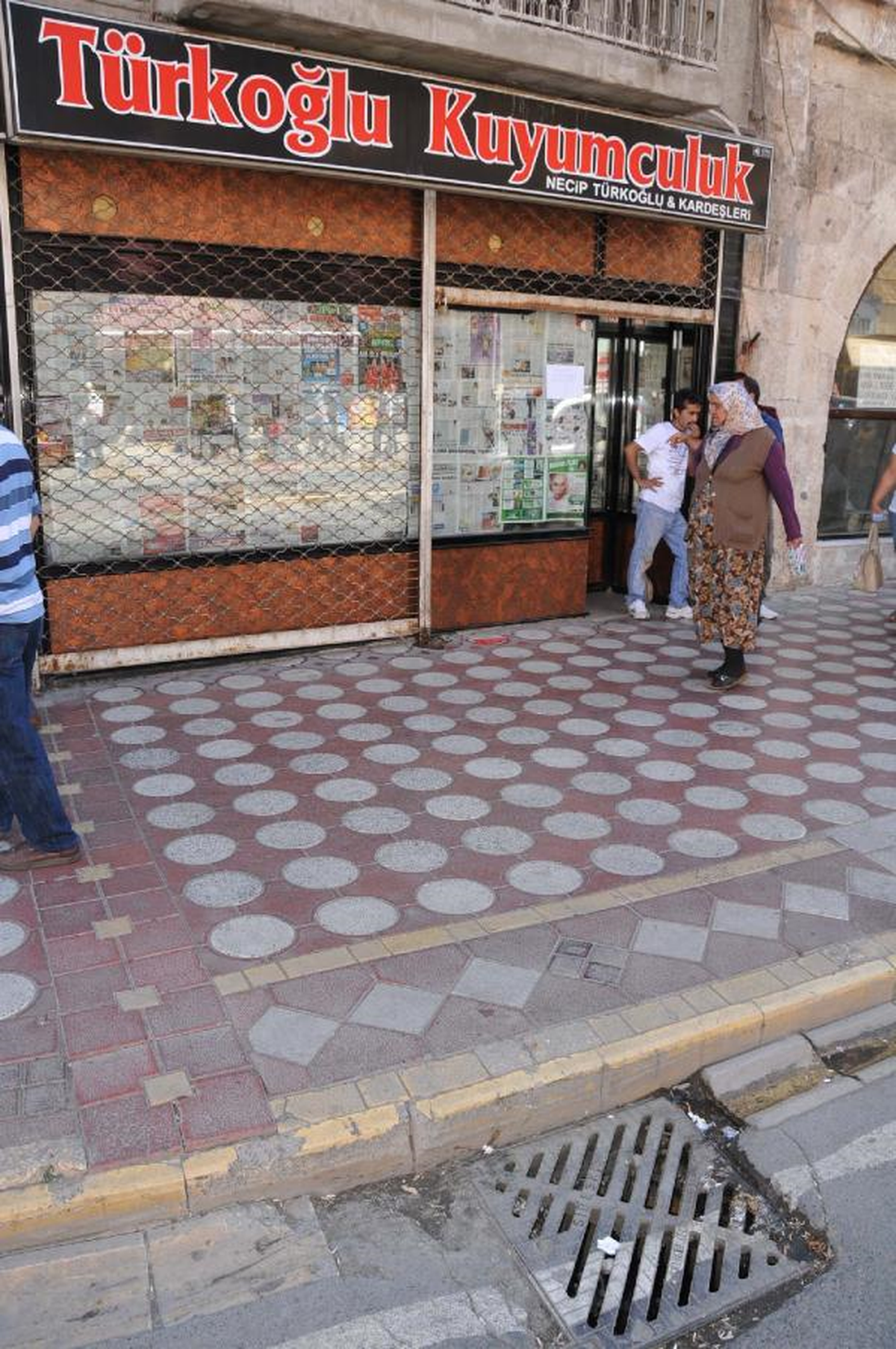 Tünel Kazarak Girdikleri Kuyumcudan 15 Kilo Altın Çaldılar
