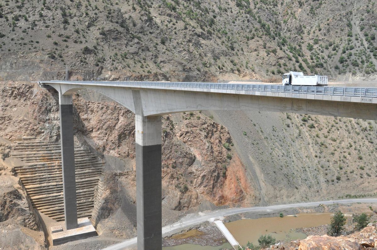 Türkiye\'nin En Yüksek Dengeli Konsol Köprüsü Trafiğe Açıldı