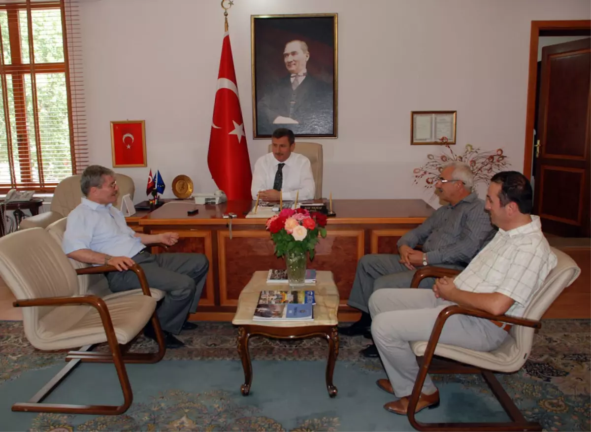 Vali Yılmaz\'a Tebrik Ziyareti