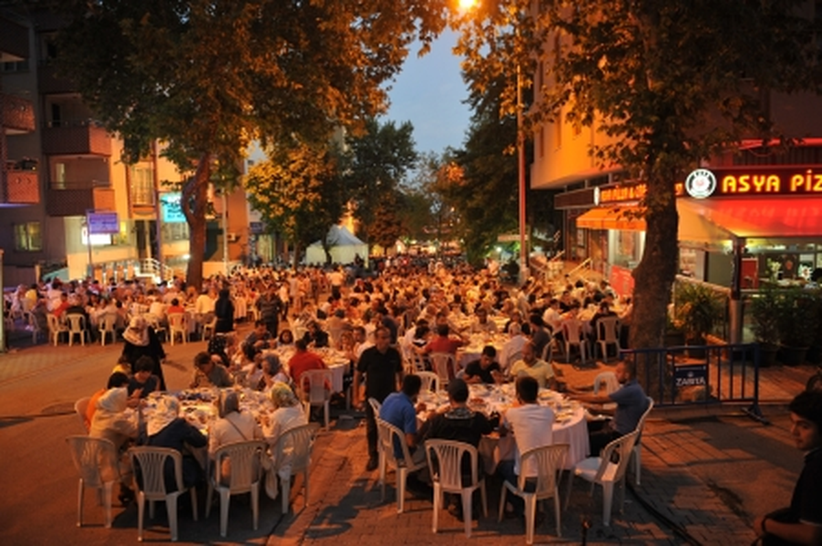 3 Bin Ümraniyeli Aynı Sofrada İftar Açtı