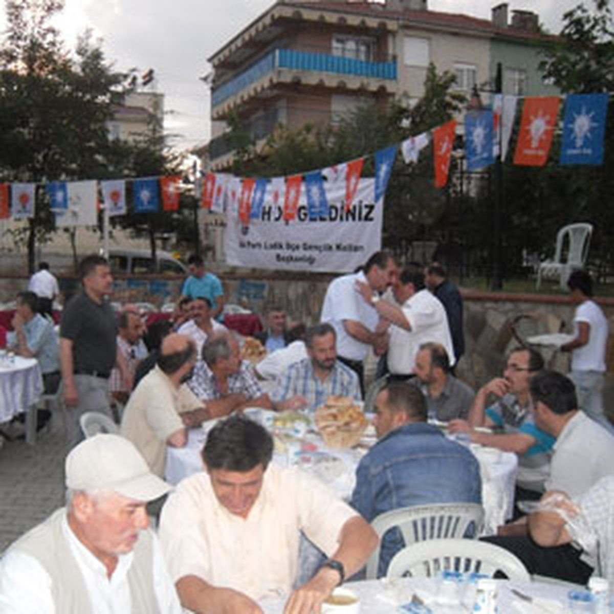 AK Parti Ladik İlçe Teşkilatı İftarda Bir Araya Geldi