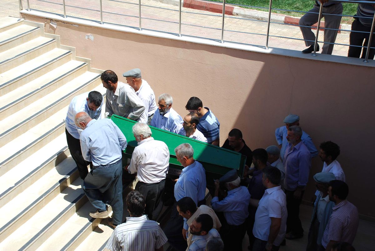 Annesini Bıçaklayarak Öldürdü