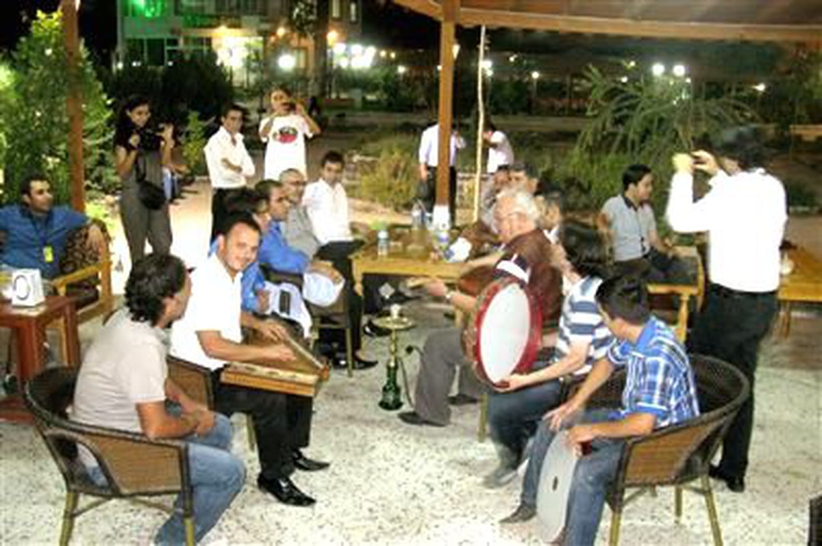 Arabanlılar Sıra Gecesinde Stres Attı