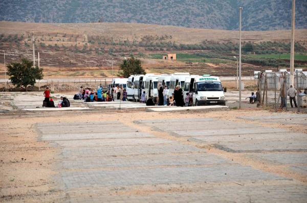 Aralarında Rütbeli Askerlerin de Olduğu 1137 Suriyeli, Türkiye\'ye Sığındı