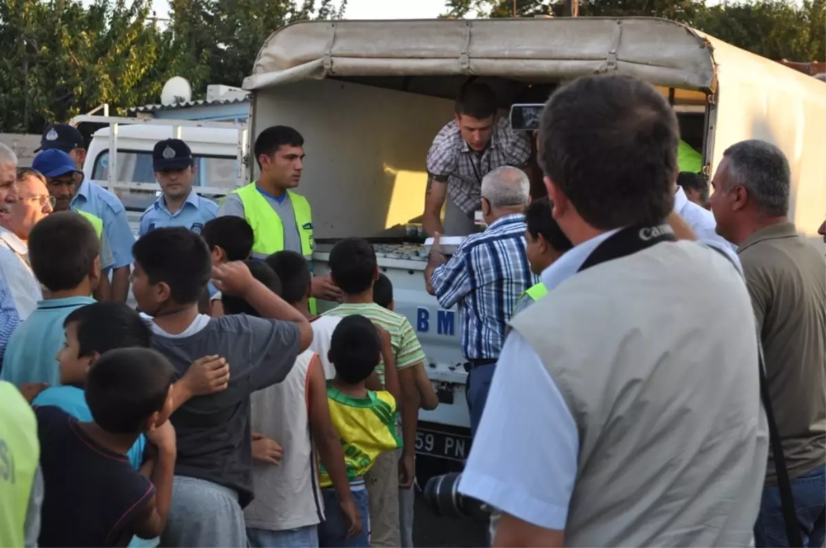 Başkan Baysan İftariyelik Dağıttı