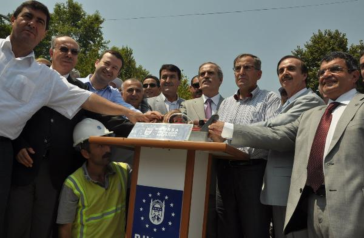 Bursa\'da T1 Tramvay Hattı\'nın İlk Rayları Döşendi