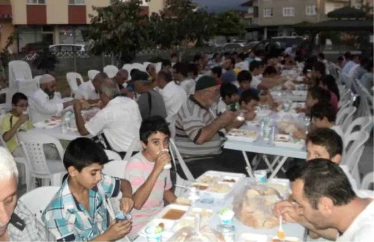 Dumlupınar Camii Cemaati İftarda Buluştu