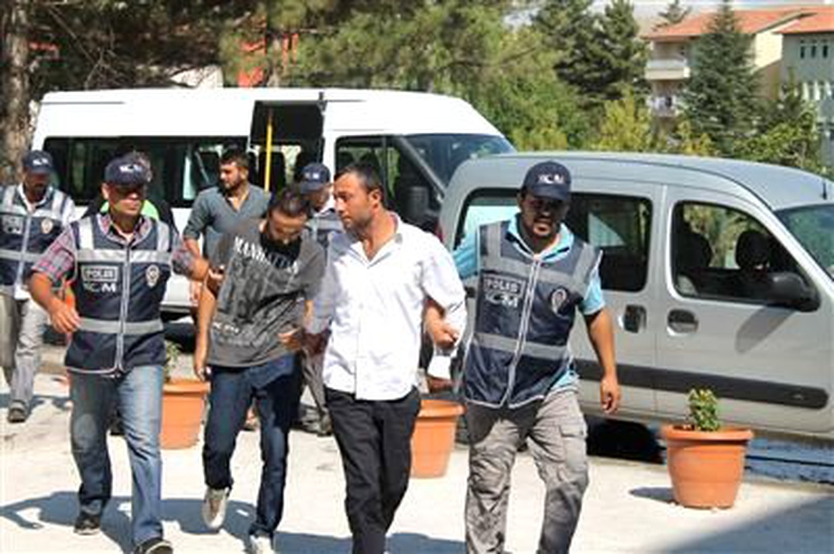 Elbistan\'da Esrar Satan 3 Kişi Tutuklandı